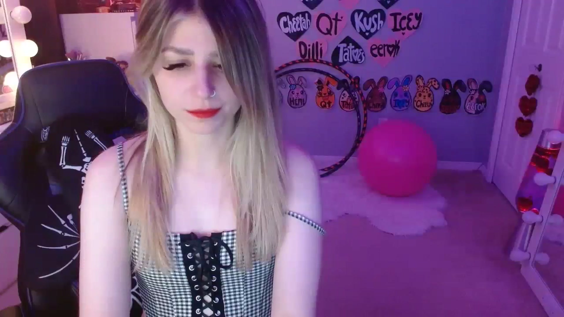 Gallery image thumbnail from Serafina's myfreecams stream on, 08/03/2023, 07:21 image 13 of 20