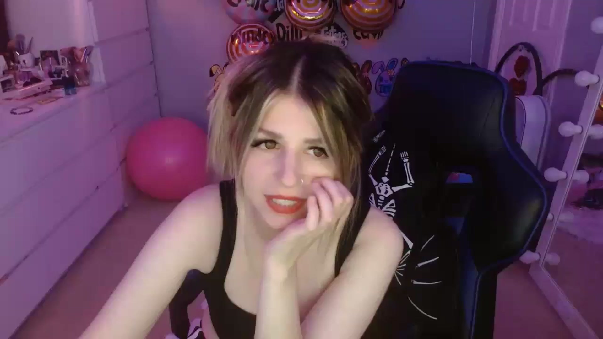 Gallery image thumbnail from Serafina's myfreecams stream on, 08/18/2023, 05:05 image 16 of 20