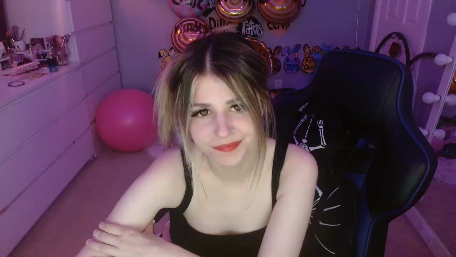 Gallery image thumbnail from Serafina's myfreecams stream on, 08/18/2023, 05:05 image 19 of 20