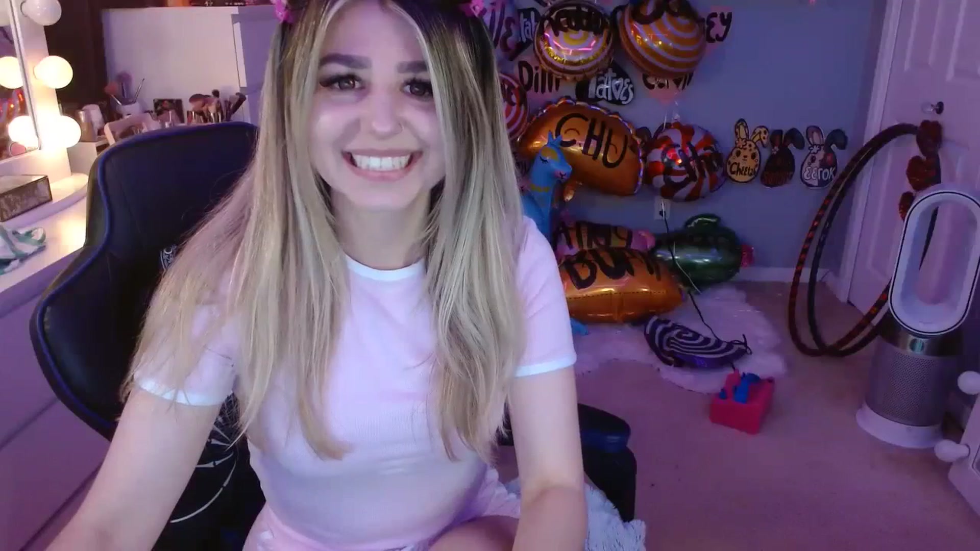 Gallery image thumbnail from Serafina's myfreecams stream on, 08/27/2023, 02:02 image 3 of 20