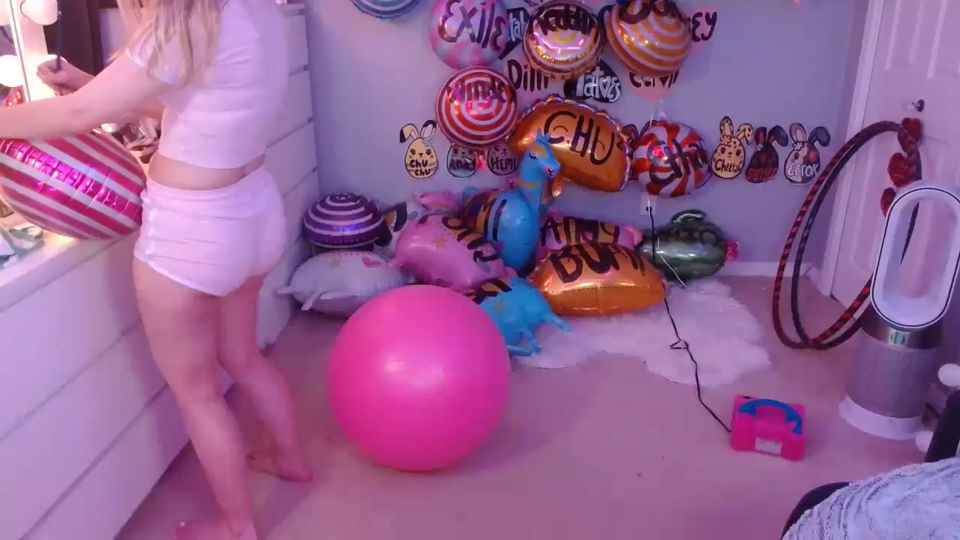 Gallery image thumbnail from Serafina's myfreecams stream on, 08/27/2023, 02:02 image 15 of 20