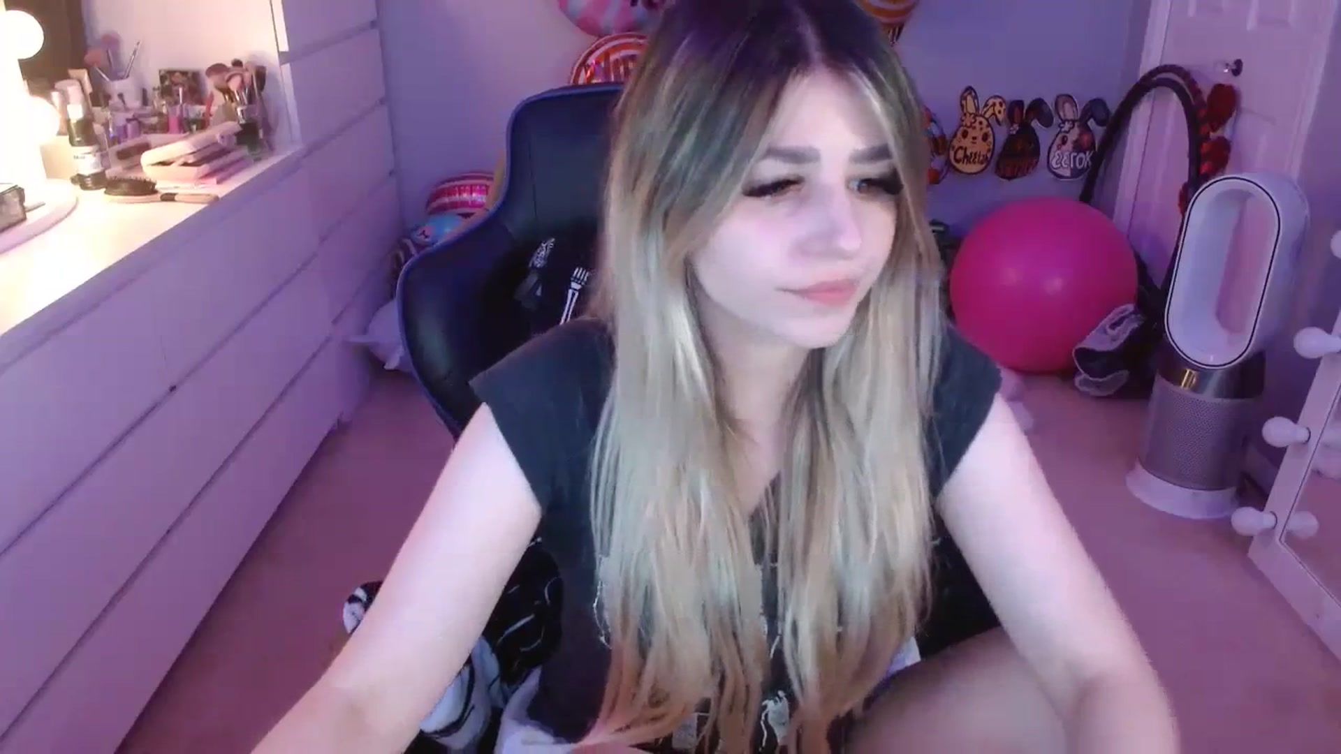Gallery image thumbnail from Serafina's myfreecams stream on, 09/04/2023, 03:06 image 15 of 20
