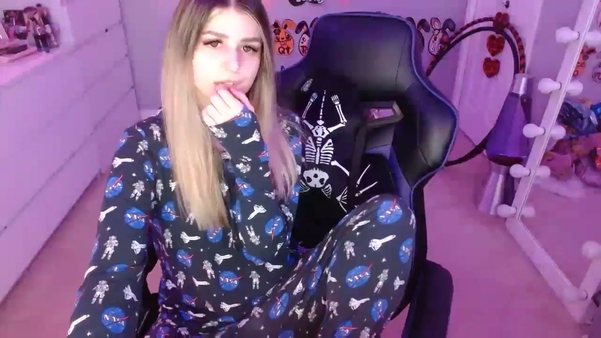 Gallery image thumbnail from Serafina's myfreecams stream on, 09/11/2023, 07:45 image 17 of 20
