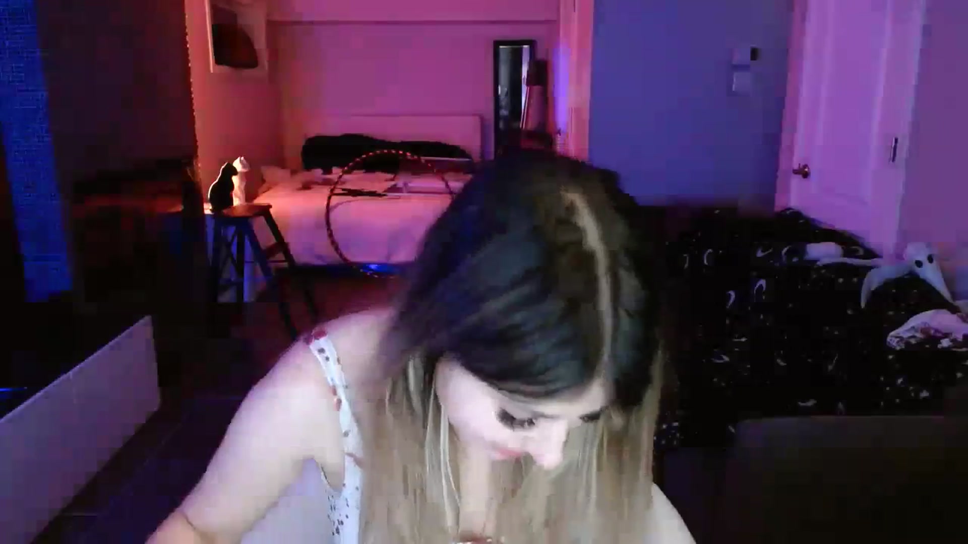 Gallery image thumbnail from Serafina's myfreecams stream on, 10/04/2023, 07:33 image 13 of 20