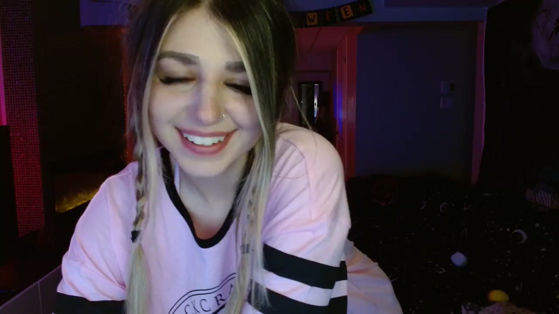 Gallery image thumbnail from Serafina's myfreecams stream on, 10/06/2023, 05:54 image 18 of 20