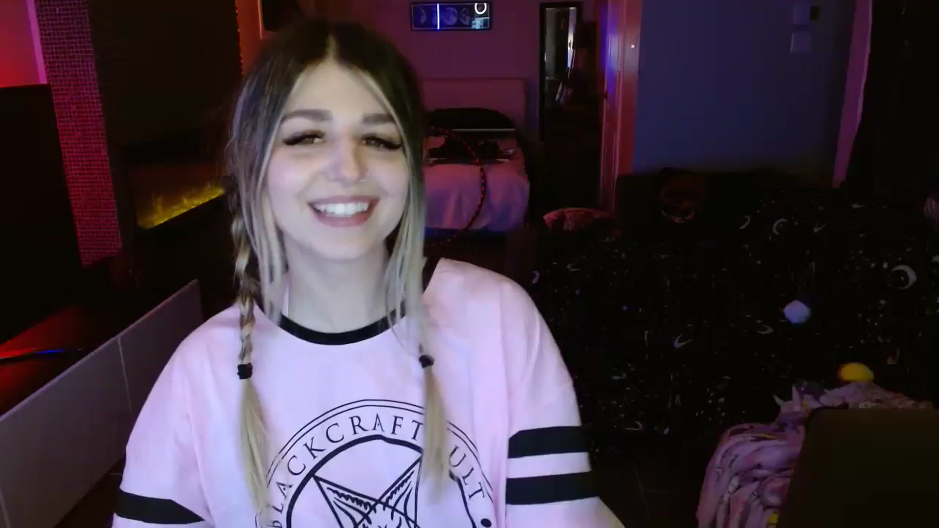 Gallery image thumbnail from Serafina's myfreecams stream on, 10/06/2023, 05:54 image 13 of 20