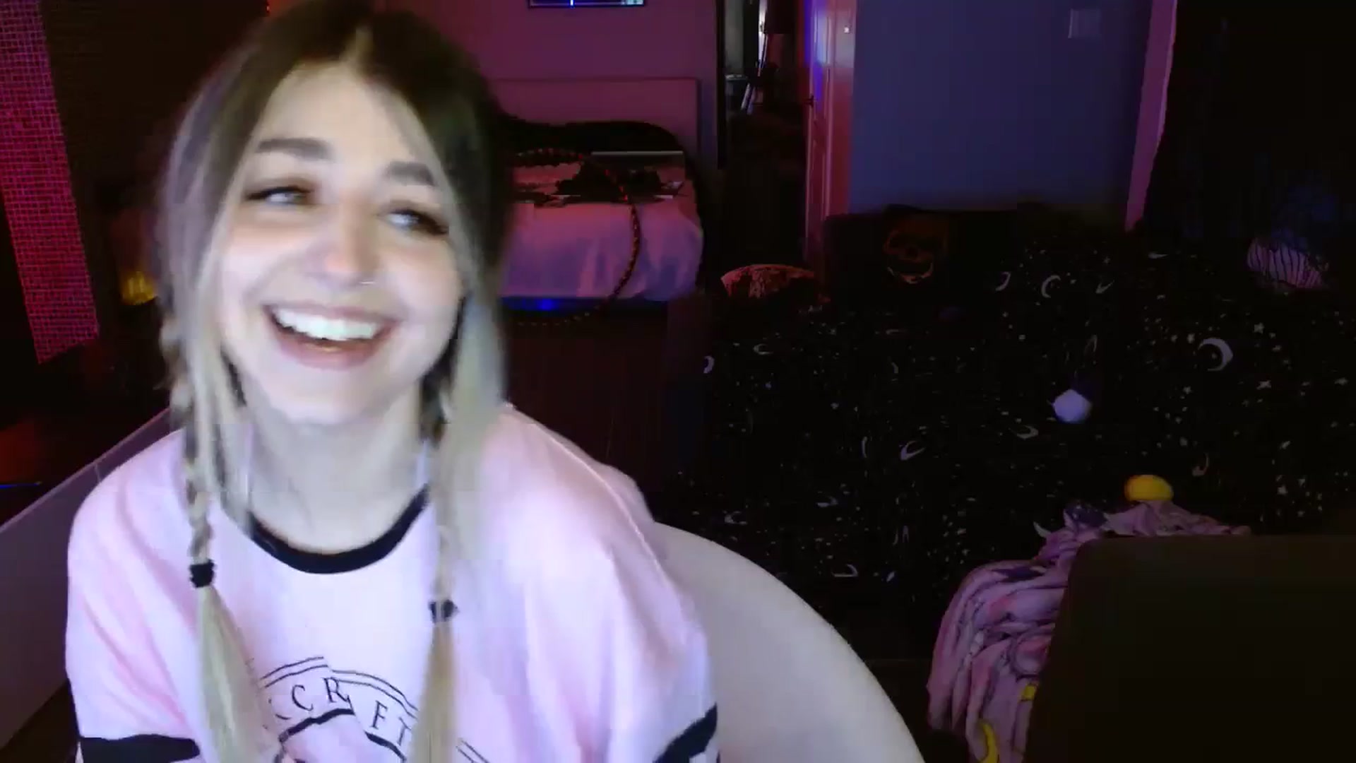 Gallery image thumbnail from Serafina's myfreecams stream on, 10/06/2023, 05:54 image 10 of 20