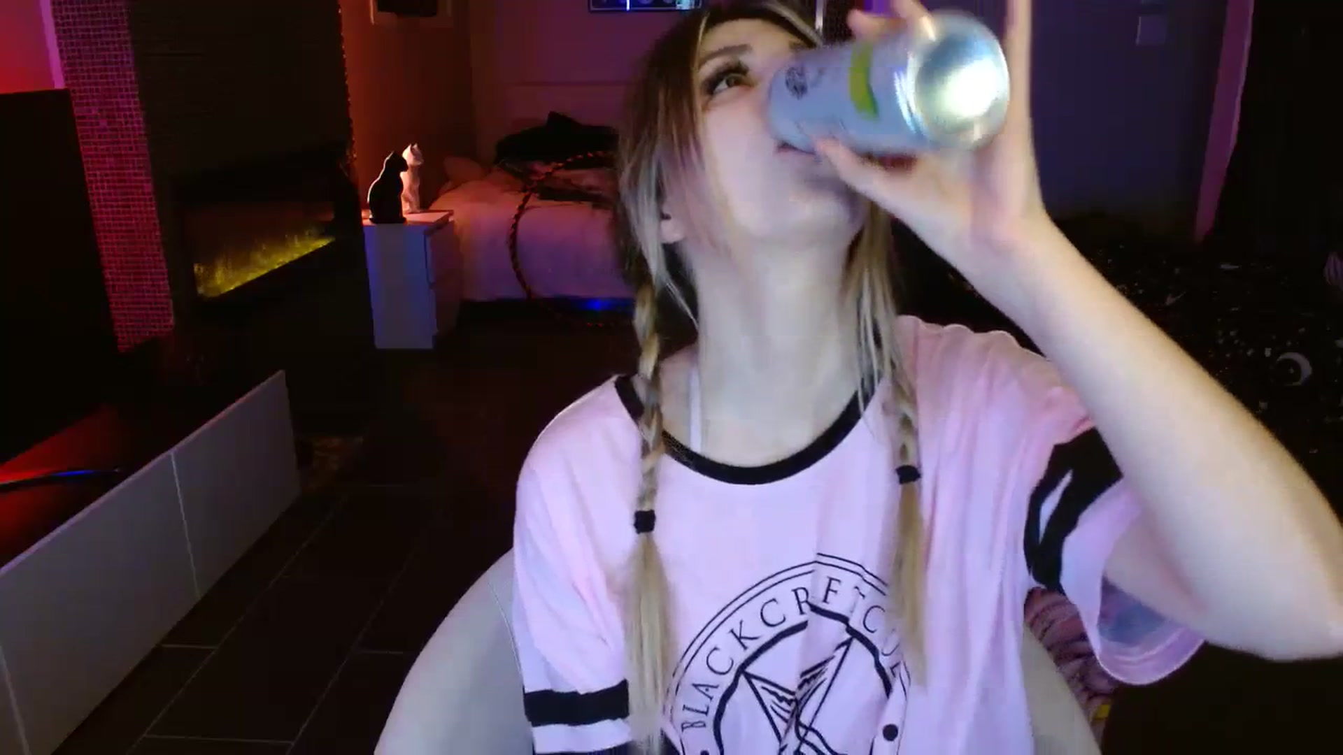 Gallery image thumbnail from Serafina's myfreecams stream on, 10/06/2023, 05:54 image 14 of 20