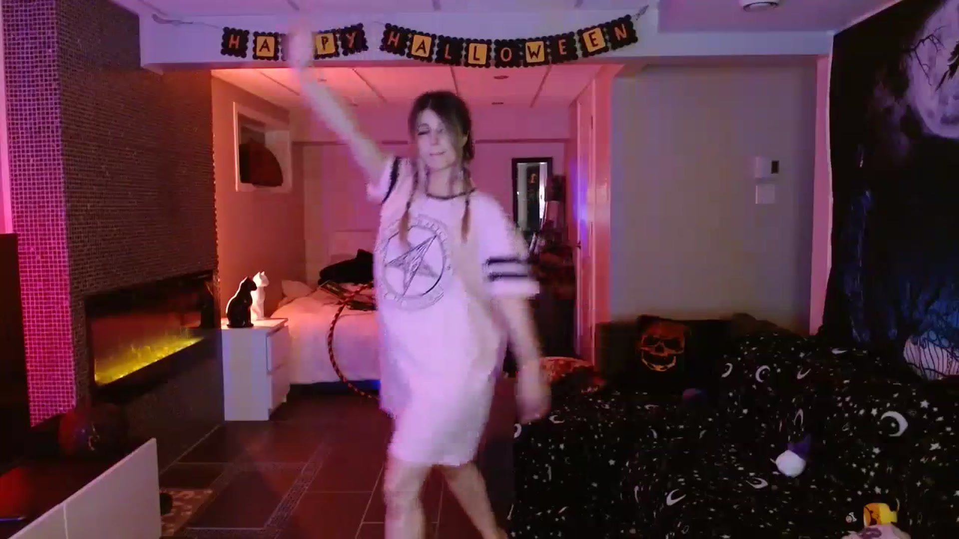 Gallery image thumbnail from Serafina's myfreecams stream on, 10/06/2023, 05:54 image 19 of 20