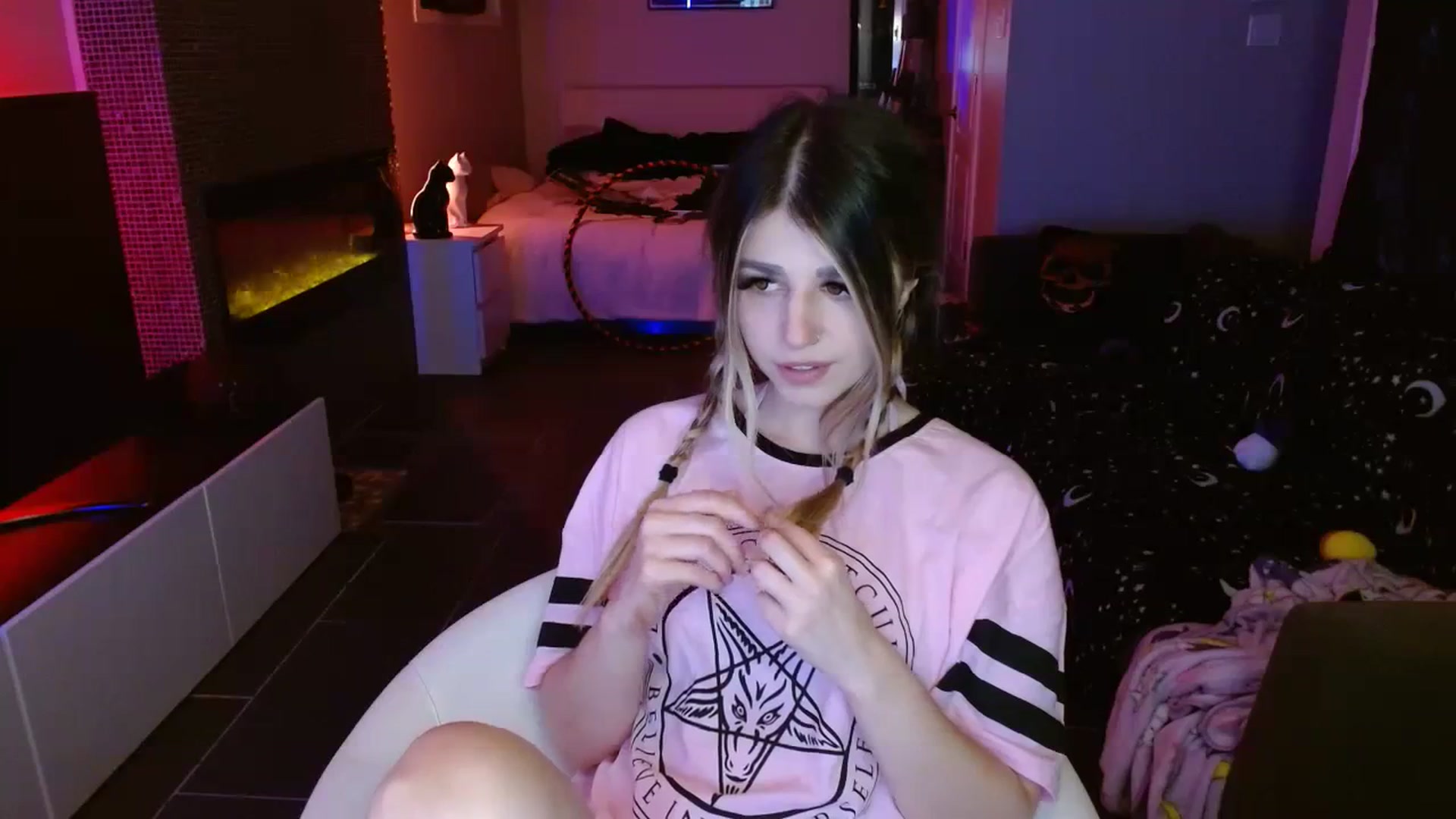 Gallery image thumbnail from Serafina's myfreecams stream on, 10/06/2023, 05:54 image 17 of 20