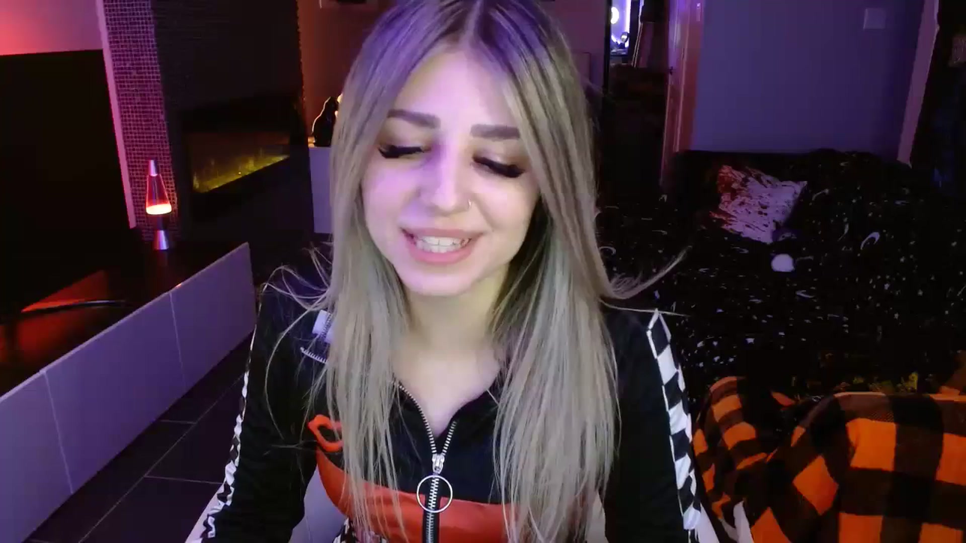 Gallery image thumbnail from Serafina's myfreecams stream on, 10/19/2023, 02:53 image 2 of 20
