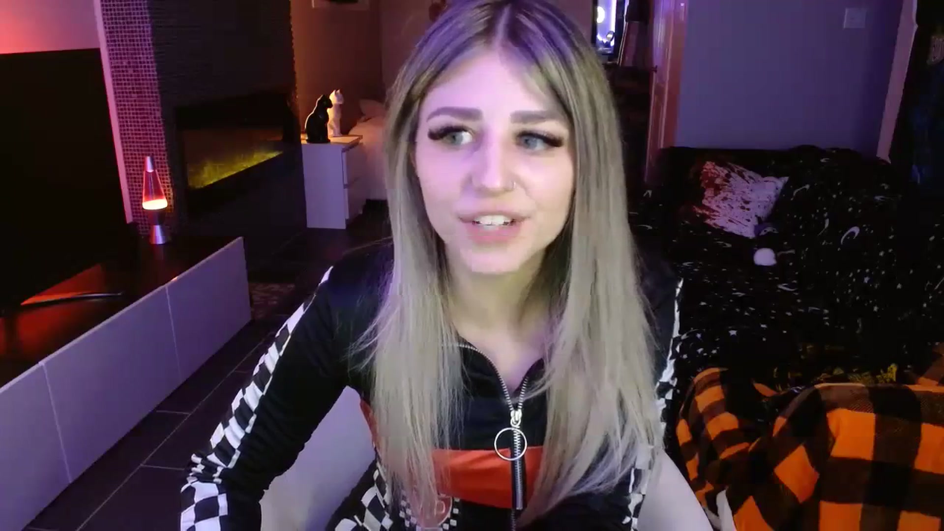 Gallery image thumbnail from Serafina's myfreecams stream on, 10/19/2023, 02:53 image 8 of 20