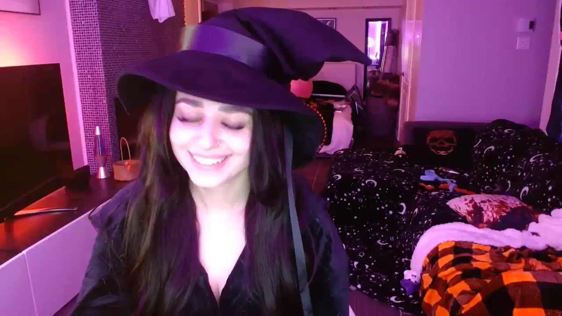 Gallery image thumbnail from Serafina's myfreecams stream on, 10/27/2023, 04:51 image 2 of 20