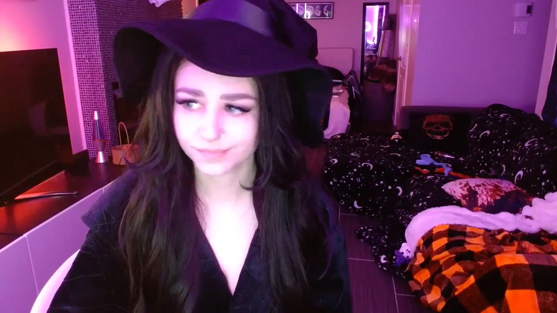Gallery image thumbnail from Serafina's myfreecams stream on, 10/27/2023, 04:51 image 6 of 20