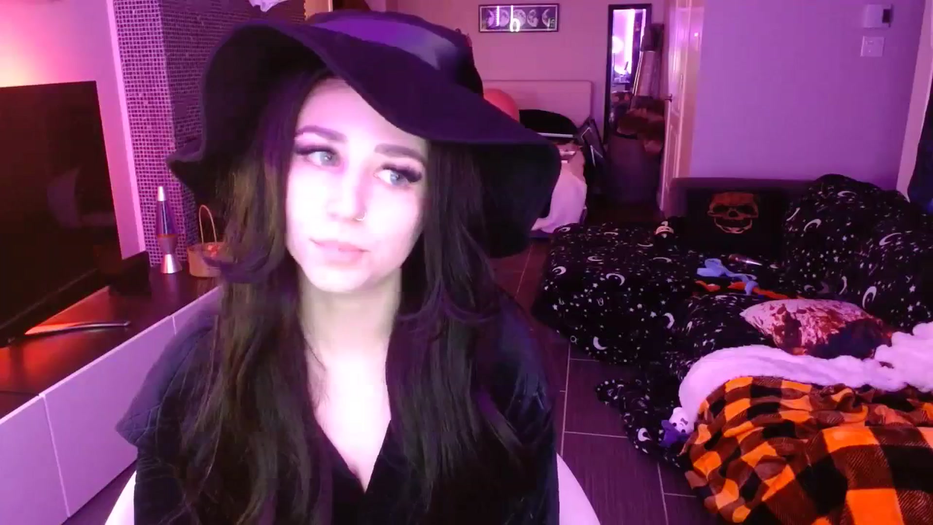 Gallery image thumbnail from Serafina's myfreecams stream on, 10/27/2023, 04:51 image 9 of 20