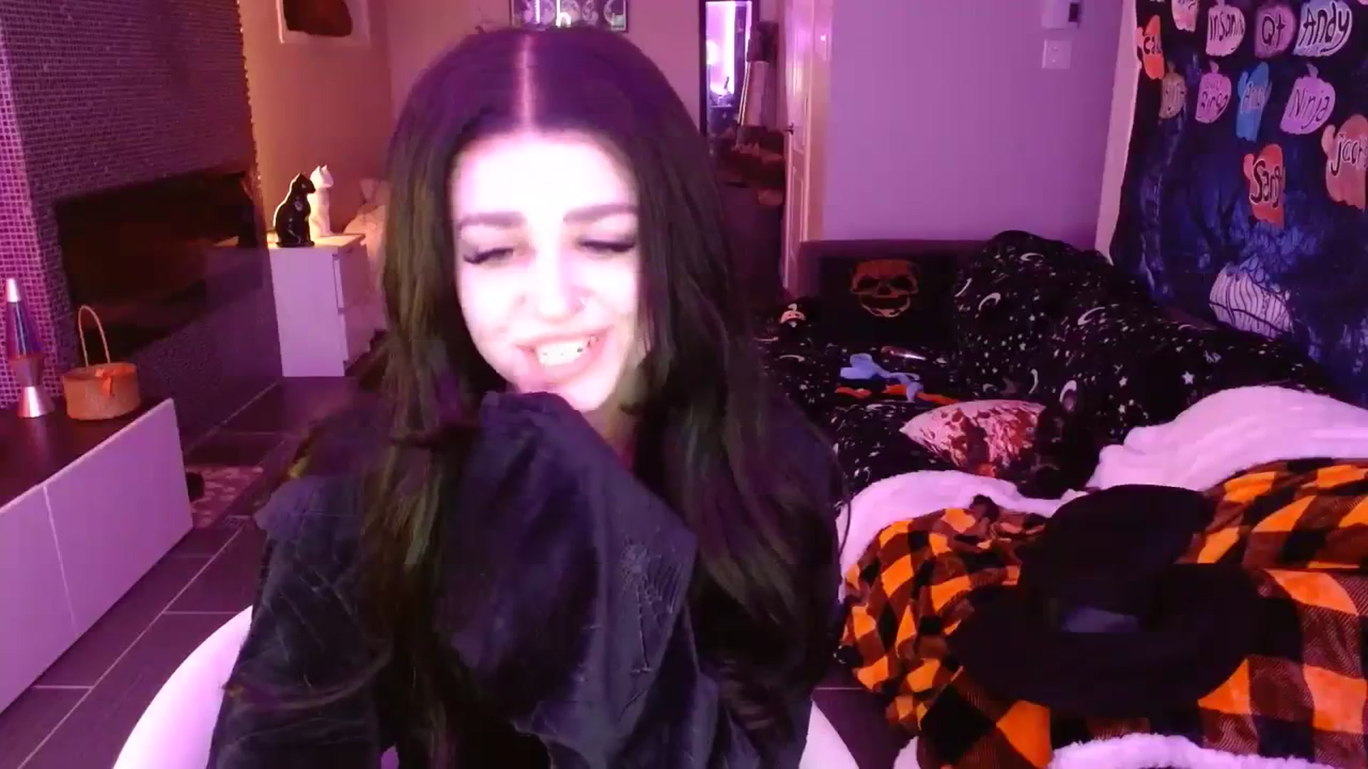 Gallery image thumbnail from Serafina's myfreecams stream on, 10/27/2023, 04:51 image 13 of 20