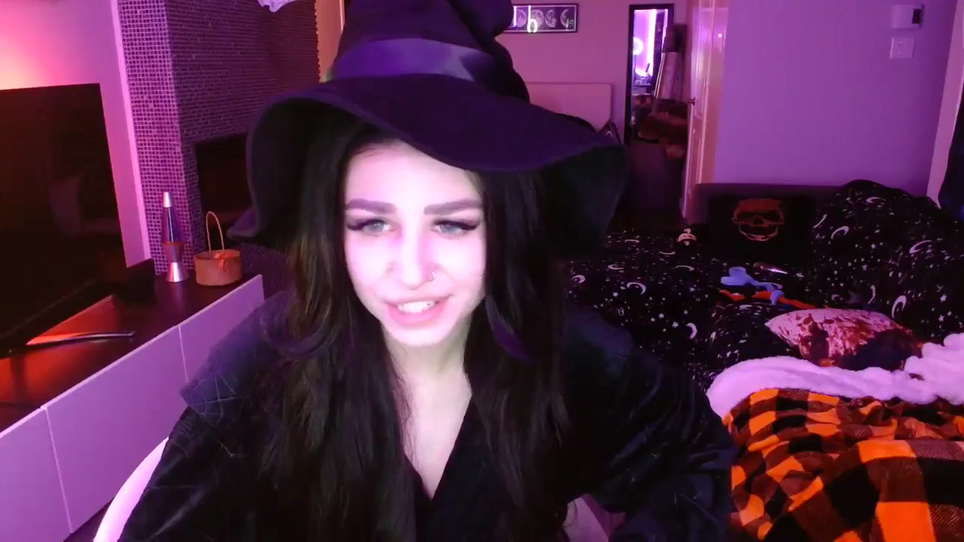 Gallery image thumbnail from Serafina's myfreecams stream on, 10/27/2023, 04:51 image 7 of 20