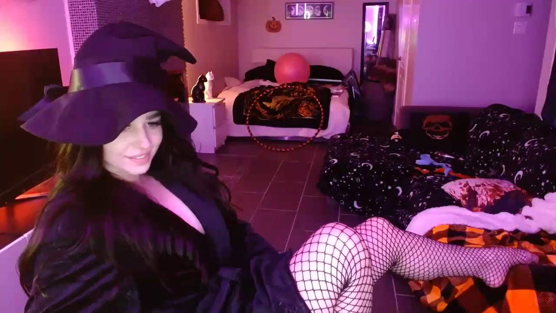 Gallery image thumbnail from Serafina's myfreecams stream on, 10/27/2023, 04:51 image 8 of 20