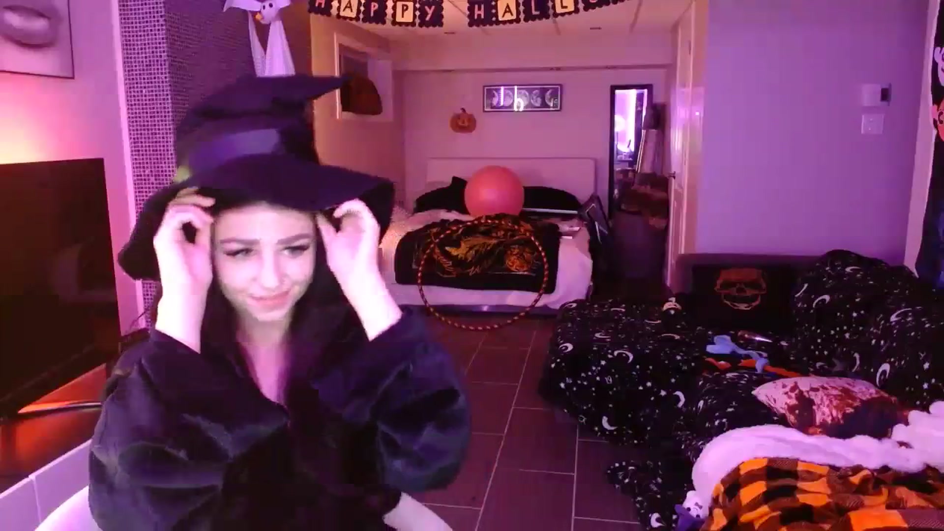 Gallery image thumbnail from Serafina's myfreecams stream on, 10/27/2023, 04:51 image 5 of 20