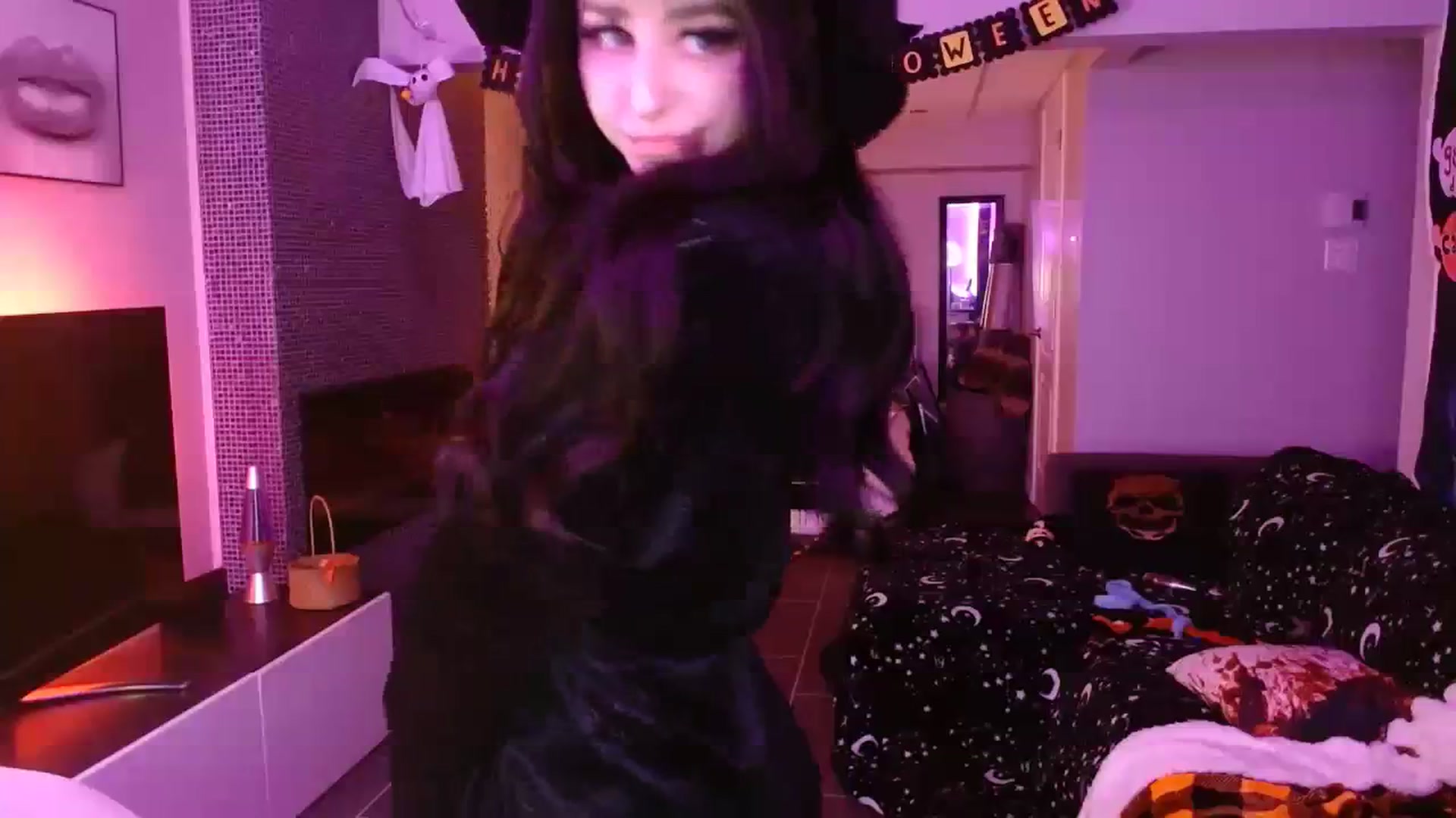 Gallery image thumbnail from Serafina's myfreecams stream on, 10/27/2023, 04:51 image 4 of 20