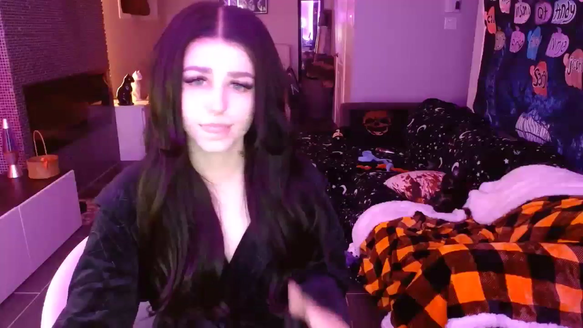 Gallery image thumbnail from Serafina's myfreecams stream on, 10/27/2023, 04:51 image 15 of 20