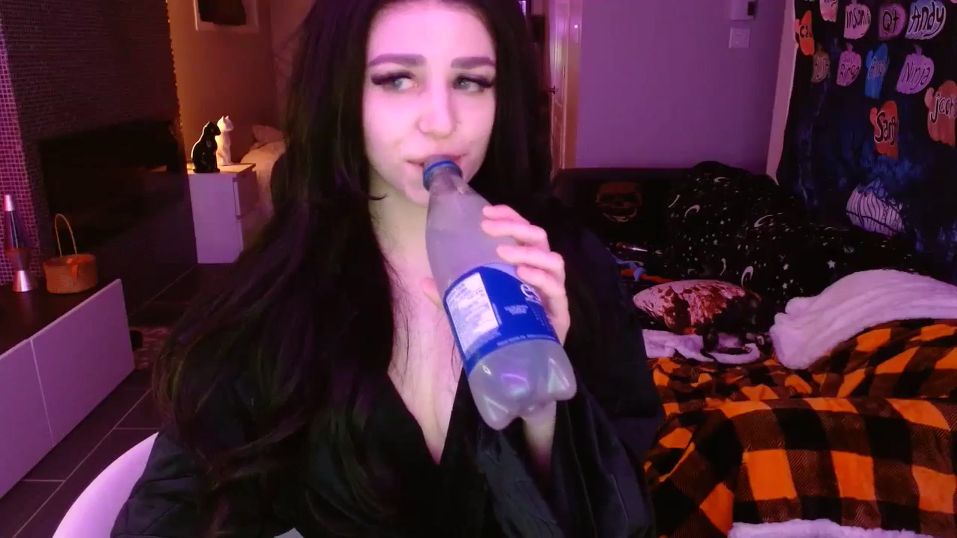Gallery image thumbnail from Serafina's myfreecams stream on, 10/27/2023, 04:51 image 17 of 20