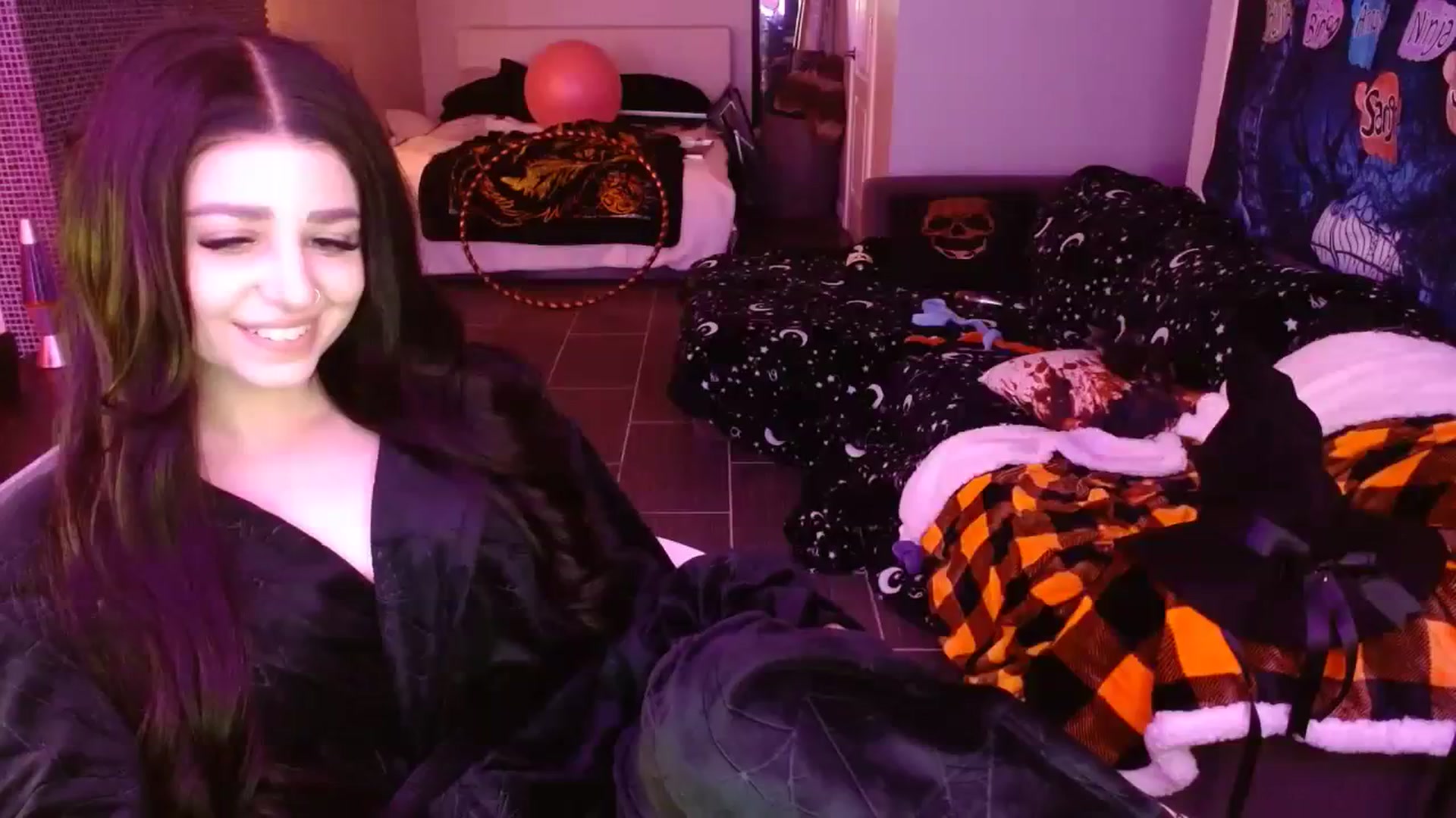Gallery image thumbnail from Serafina's myfreecams stream on, 10/27/2023, 07:01 image 6 of 20