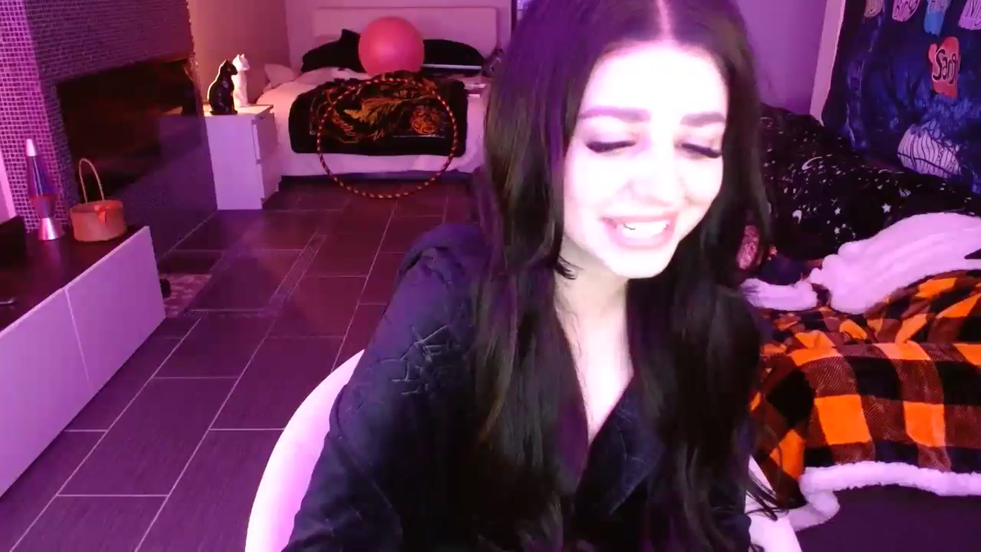 Gallery image thumbnail from Serafina's myfreecams stream on, 10/27/2023, 07:01 image 17 of 20