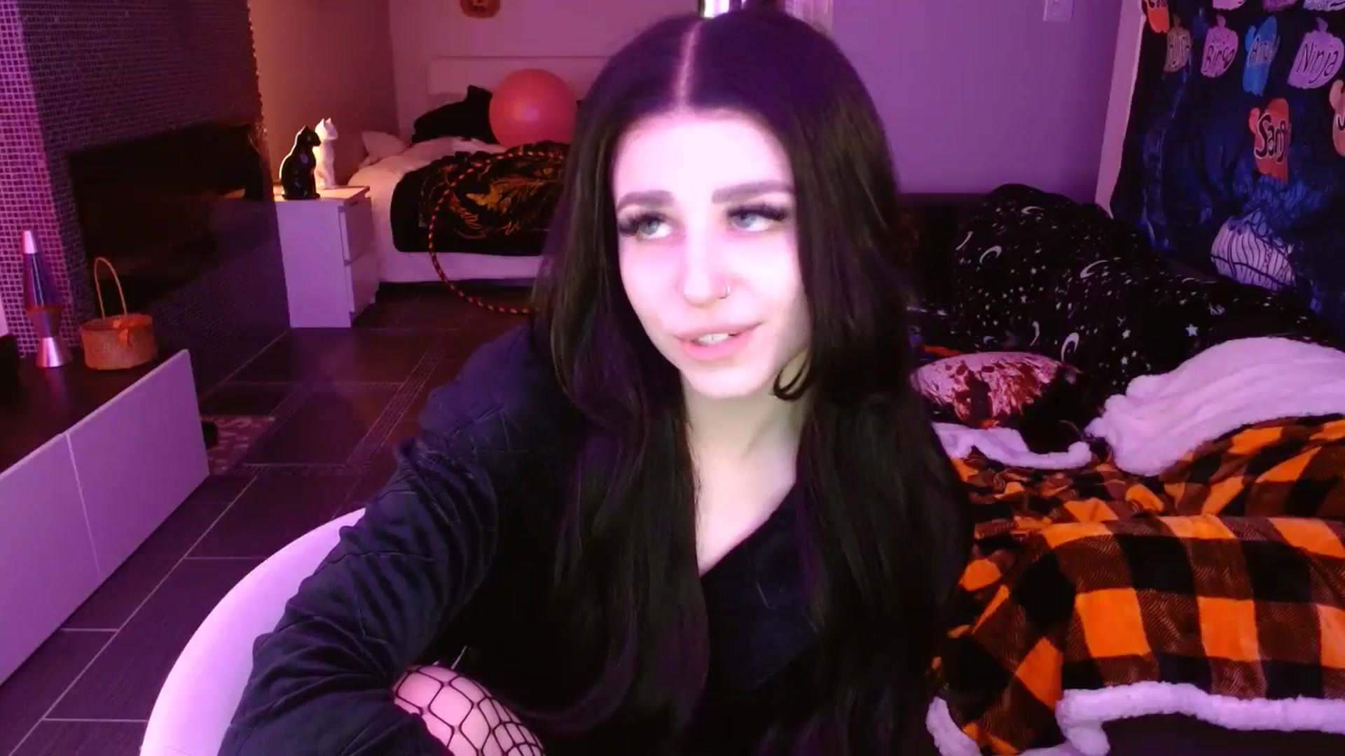 Gallery image thumbnail from Serafina's myfreecams stream on, 10/27/2023, 07:01 image 2 of 20