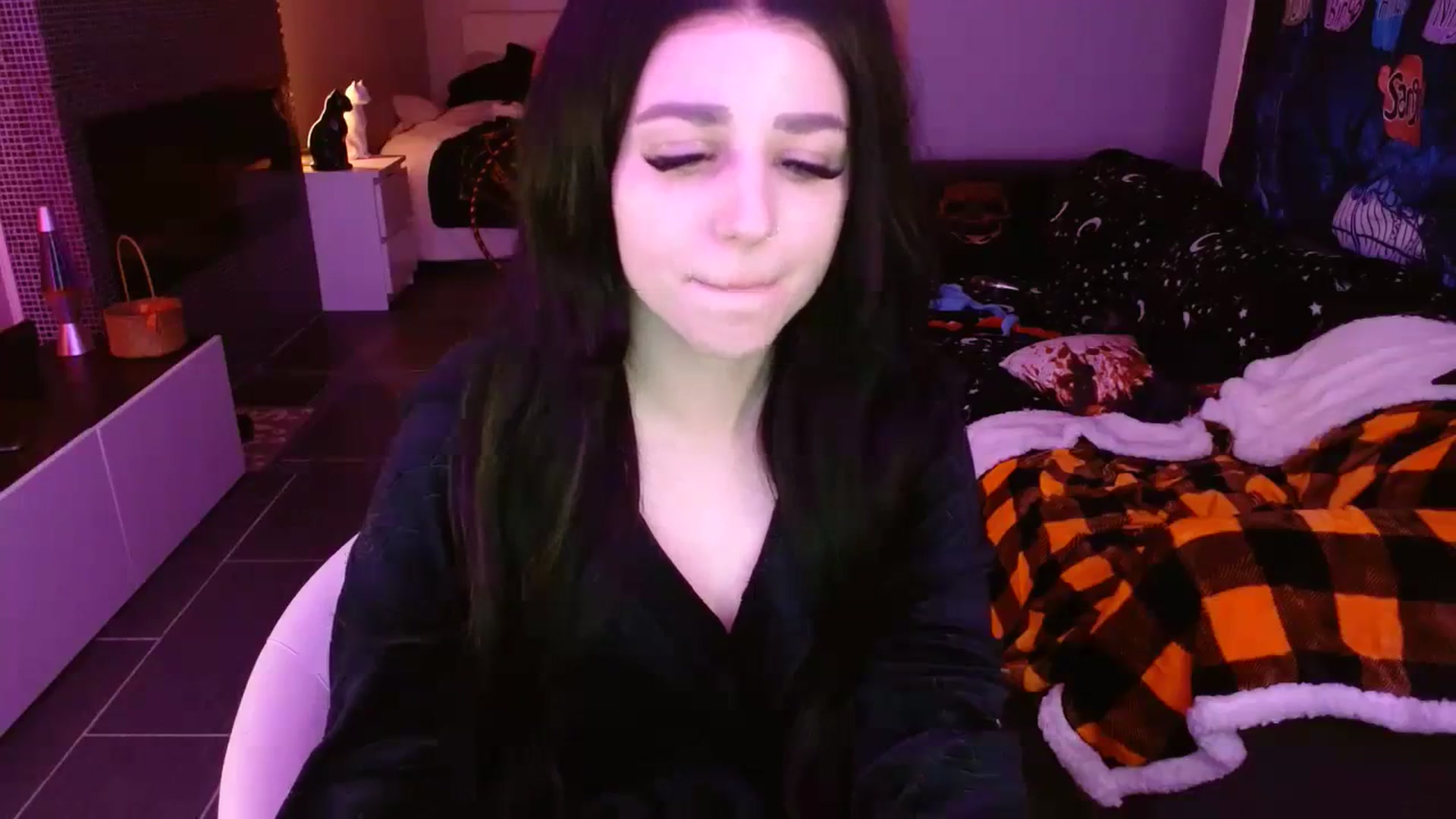 Gallery image thumbnail from Serafina's myfreecams stream on, 10/27/2023, 07:01 image 19 of 20