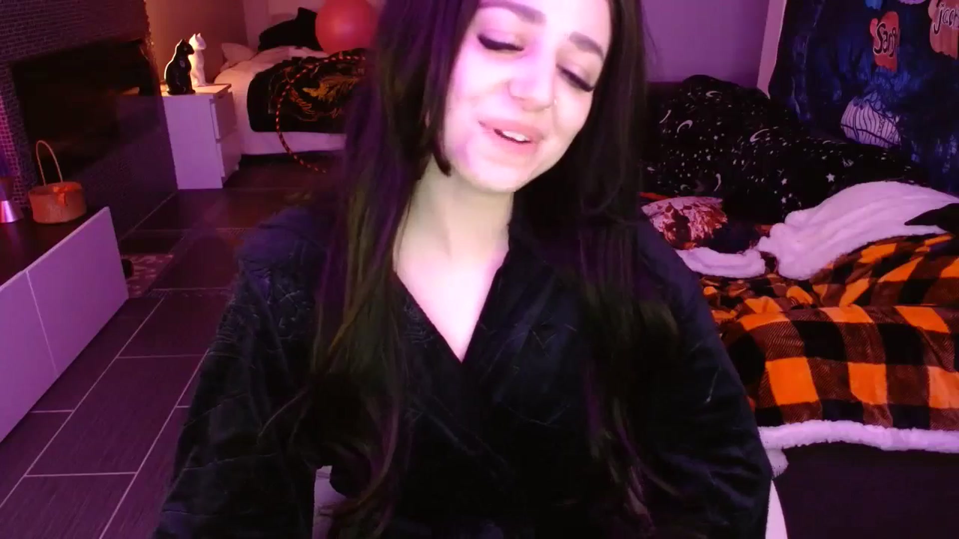 Gallery image thumbnail from Serafina's myfreecams stream on, 10/27/2023, 07:01 image 14 of 20