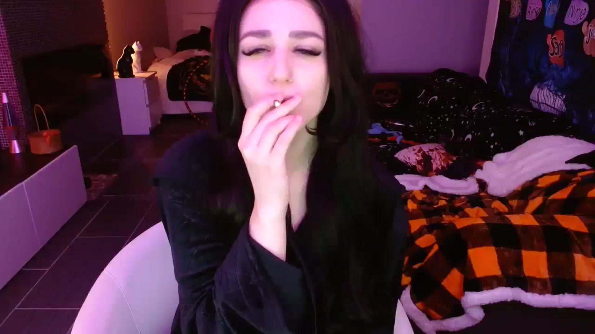Gallery image thumbnail from Serafina's myfreecams stream on, 10/27/2023, 07:01 image 7 of 20