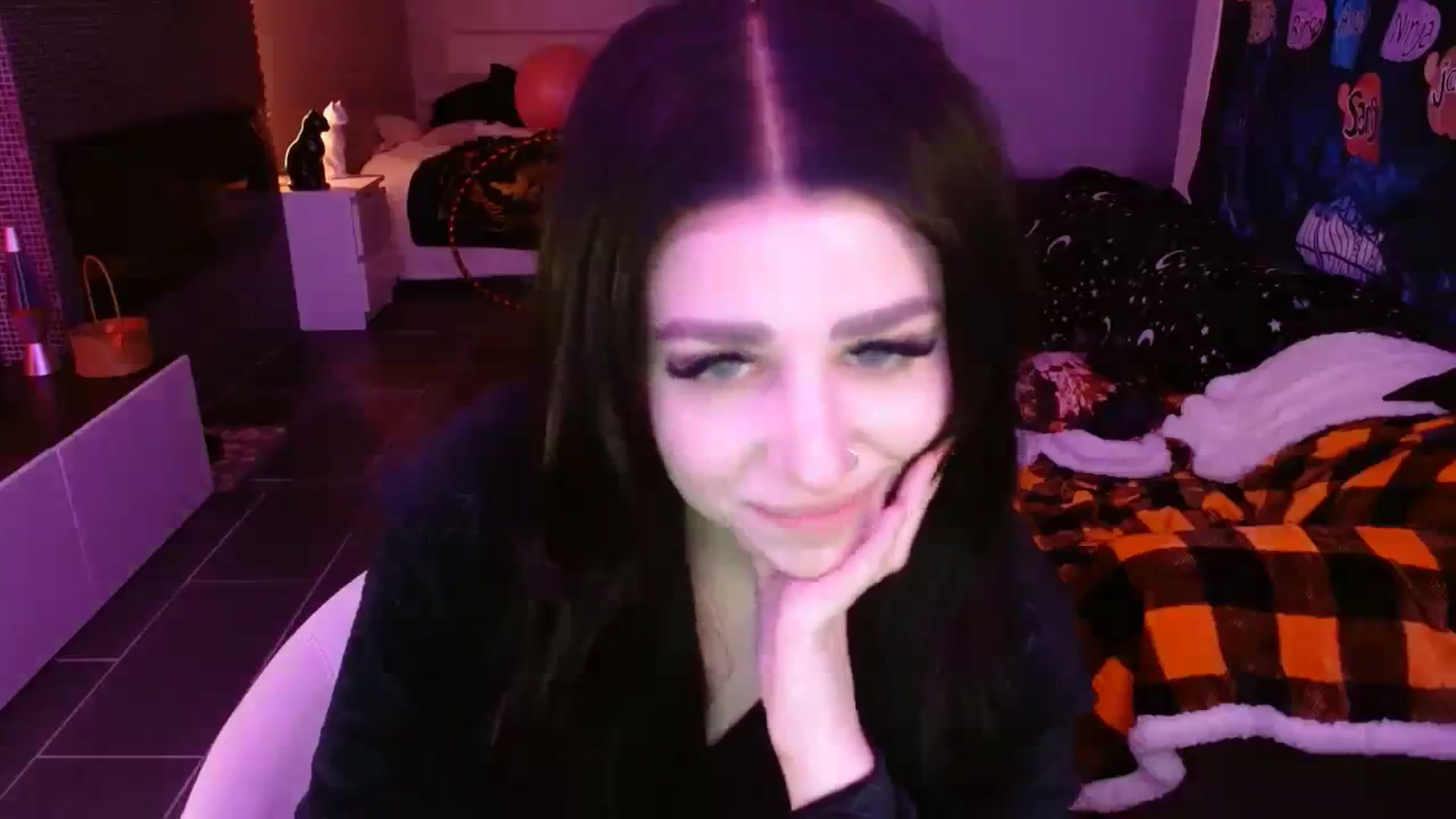 Gallery image thumbnail from Serafina's myfreecams stream on, 10/27/2023, 07:01 image 8 of 20