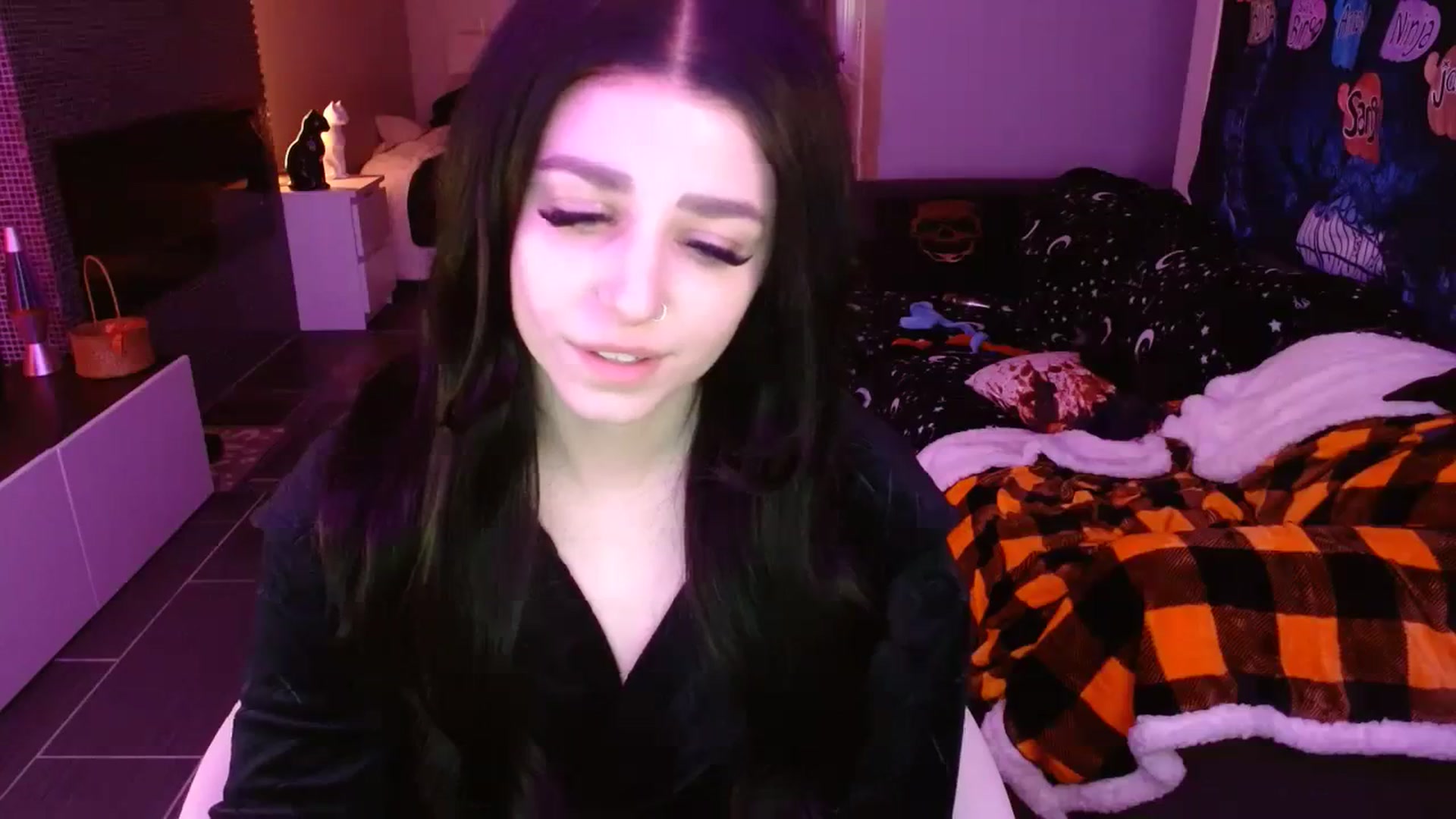 Gallery image thumbnail from Serafina's myfreecams stream on, 10/27/2023, 07:01 image 11 of 20