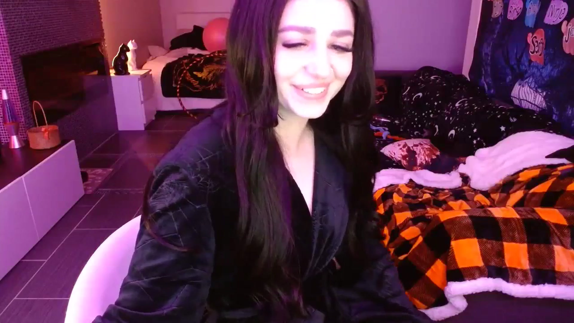 Gallery image thumbnail from Serafina's myfreecams stream on, 10/27/2023, 07:01 image 12 of 20