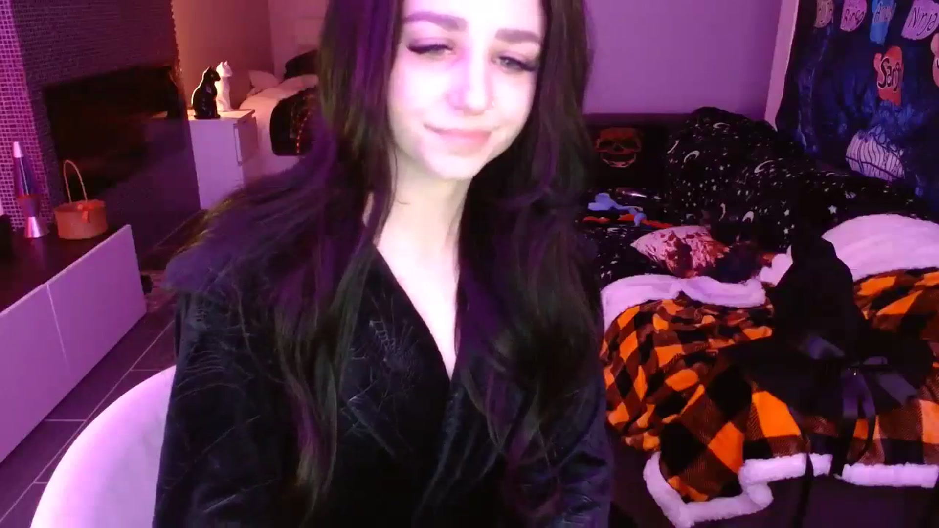 Gallery image thumbnail from Serafina's myfreecams stream on, 10/27/2023, 07:01 image 5 of 20