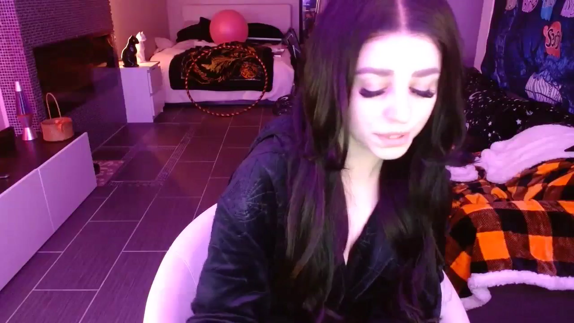 Gallery image thumbnail from Serafina's myfreecams stream on, 10/27/2023, 07:01 image 15 of 20