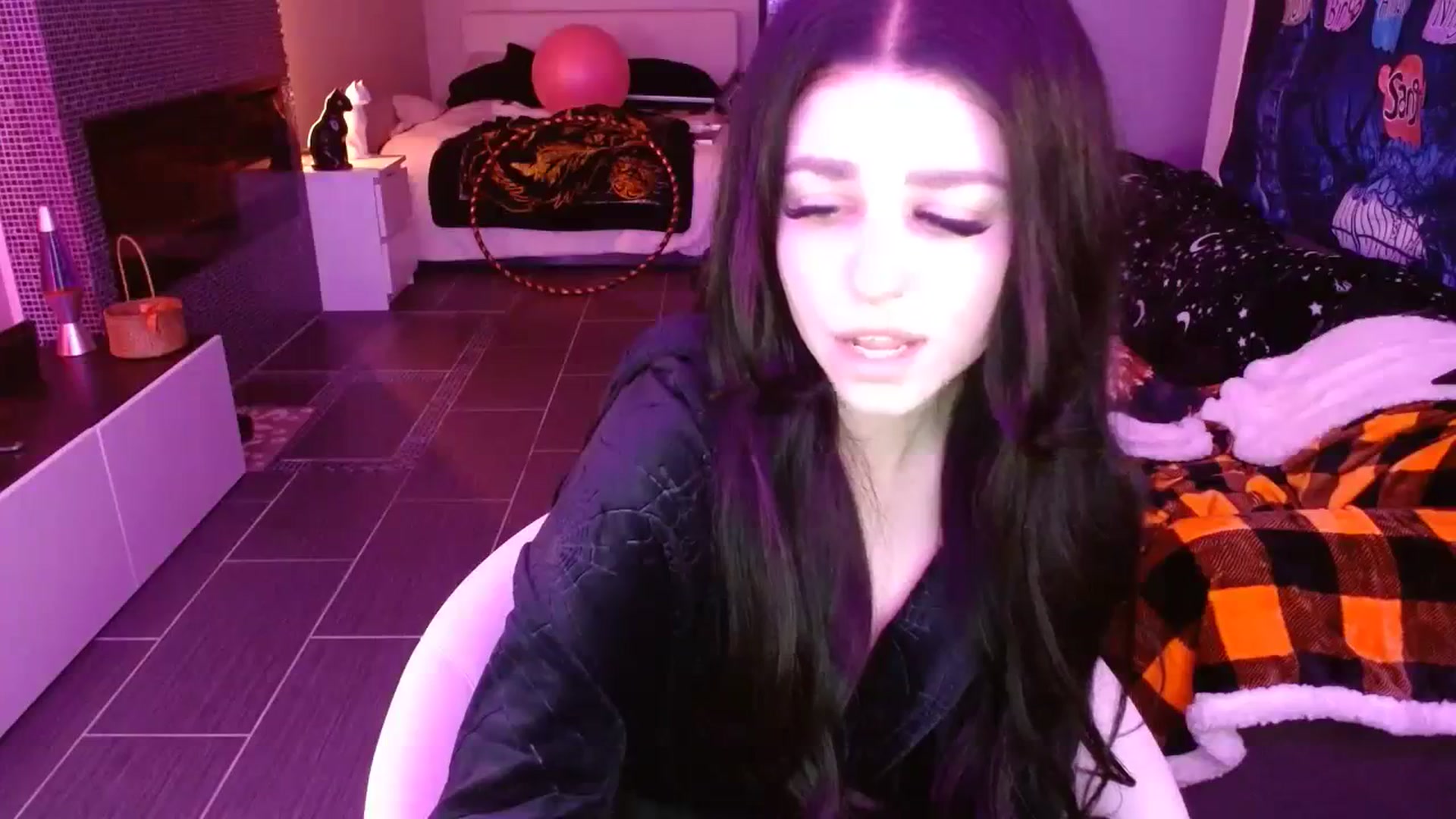 Gallery image thumbnail from Serafina's myfreecams stream on, 10/27/2023, 07:01 image 16 of 20