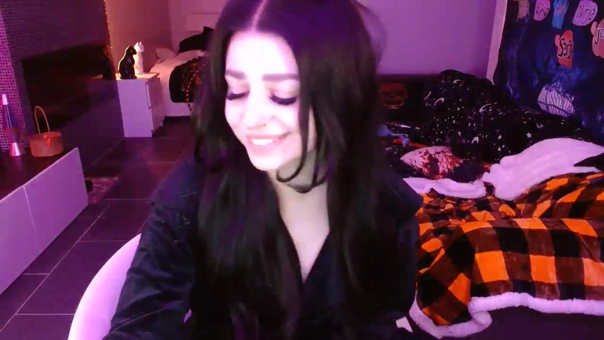 Gallery image thumbnail from Serafina's myfreecams stream on, 10/27/2023, 07:01 image 9 of 20