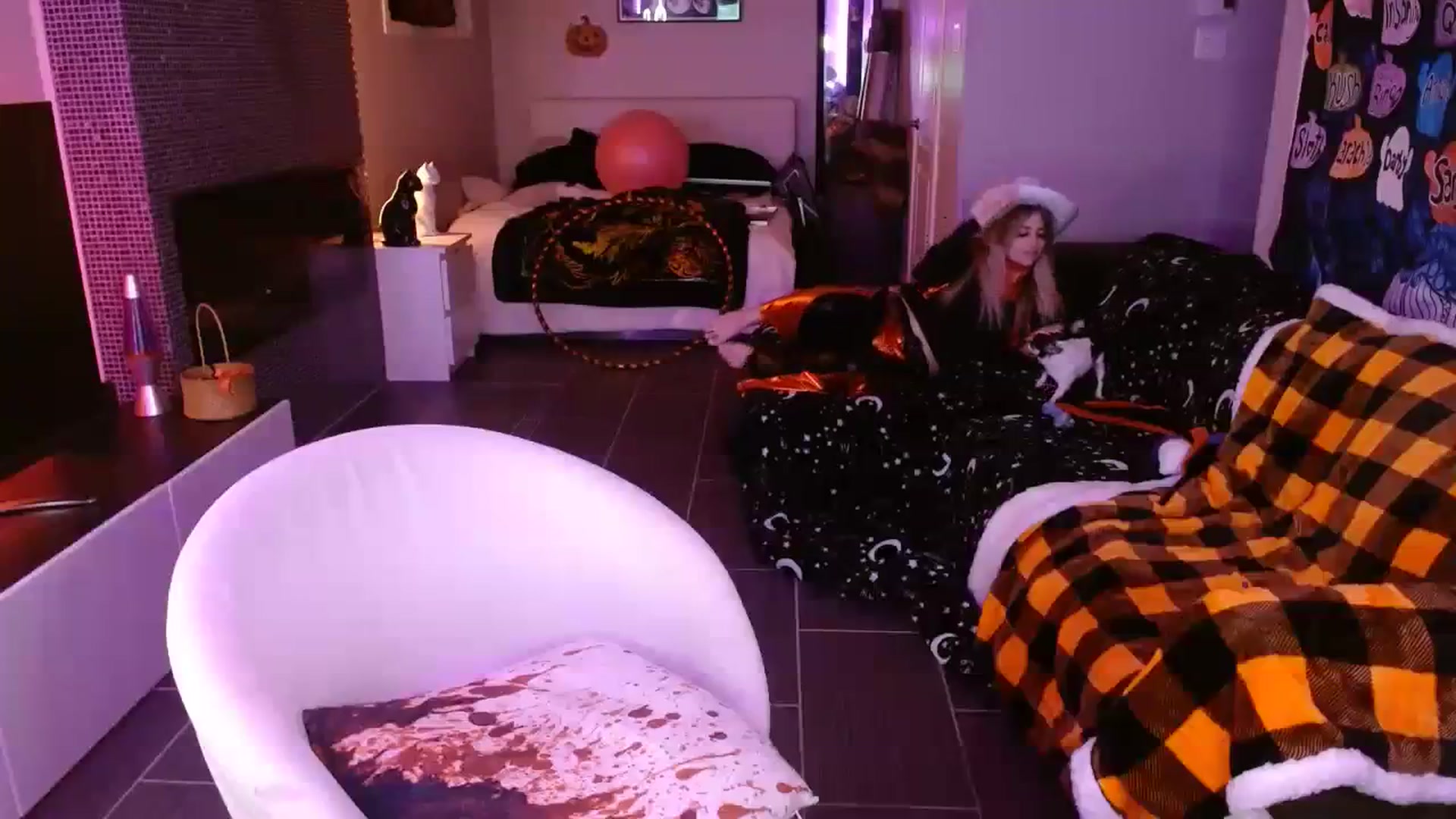 Gallery image thumbnail from Serafina's myfreecams stream on, 10/28/2023, 03:03 image 4 of 20