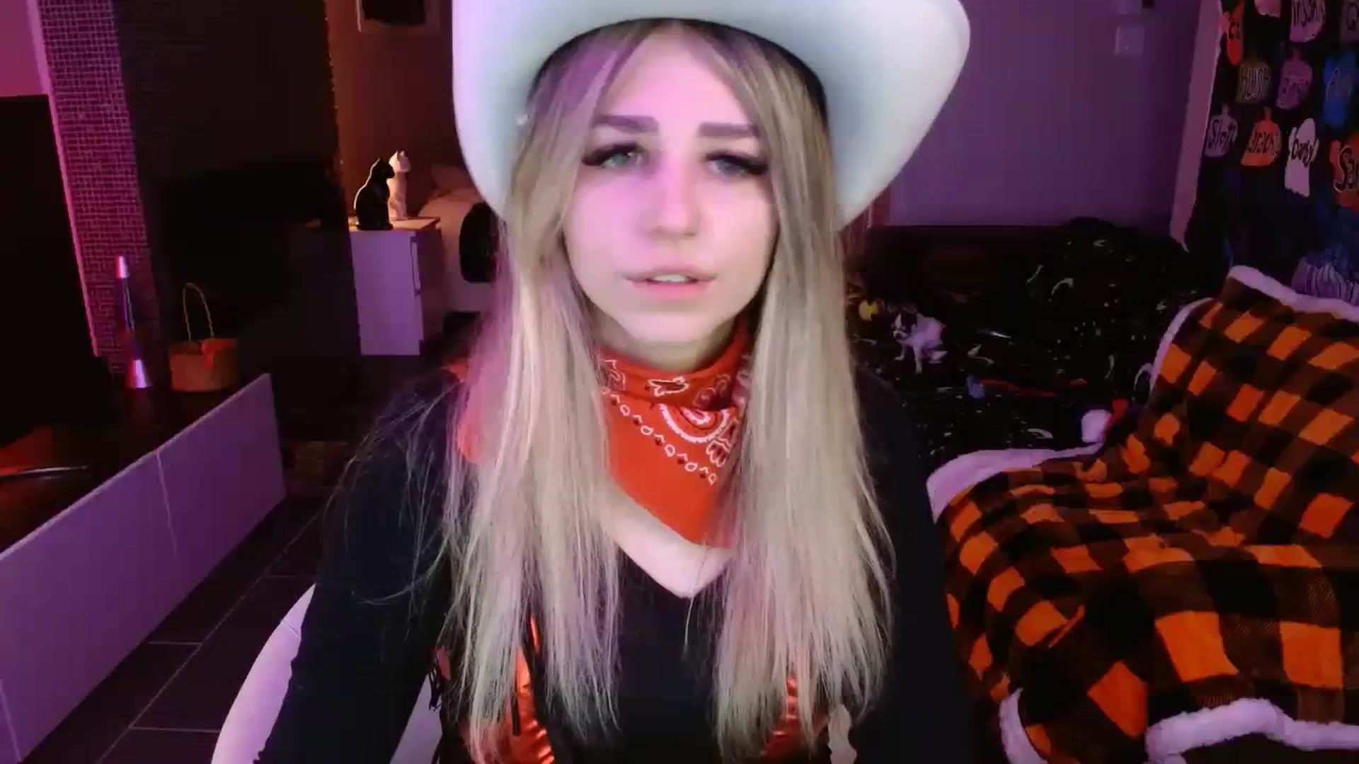 Gallery image thumbnail from Serafina's myfreecams stream on, 10/28/2023, 03:03 image 1 of 20