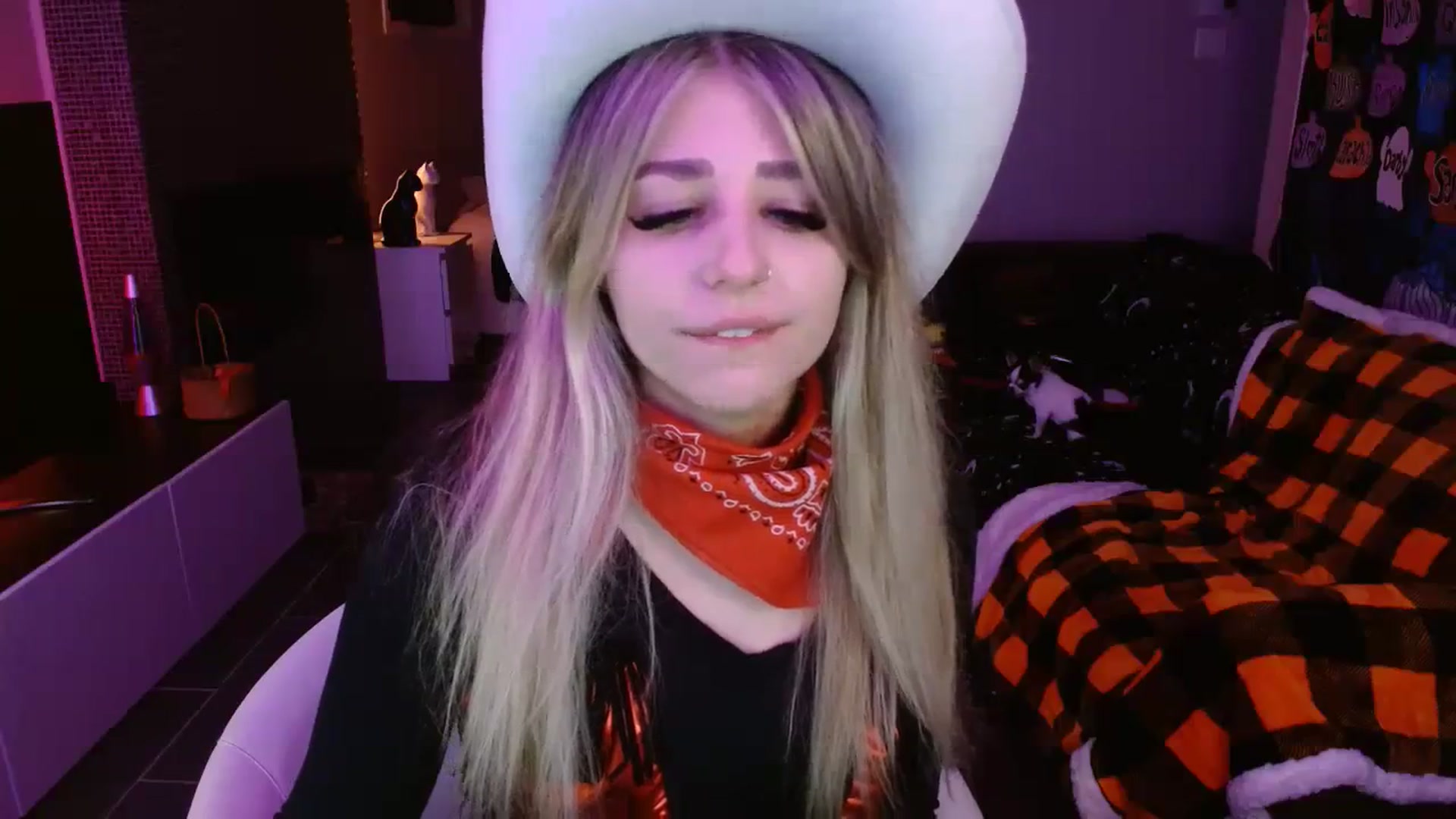 Gallery image thumbnail from Serafina's myfreecams stream on, 10/28/2023, 03:03 image 12 of 20