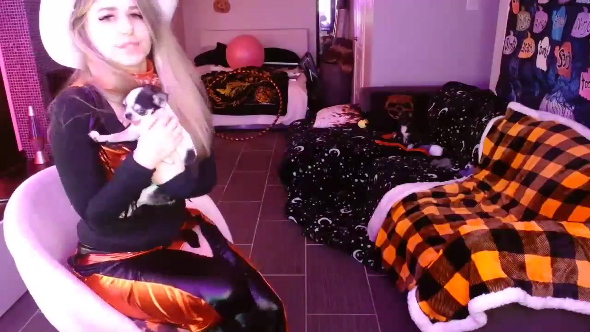 Gallery image thumbnail from Serafina's myfreecams stream on, 10/28/2023, 03:03 image 17 of 20