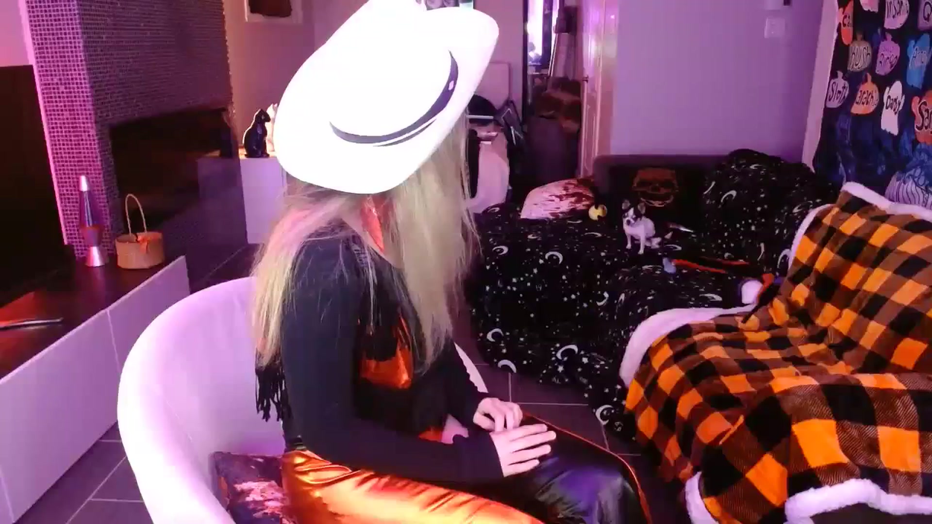 Gallery image thumbnail from Serafina's myfreecams stream on, 10/28/2023, 03:03 image 3 of 20