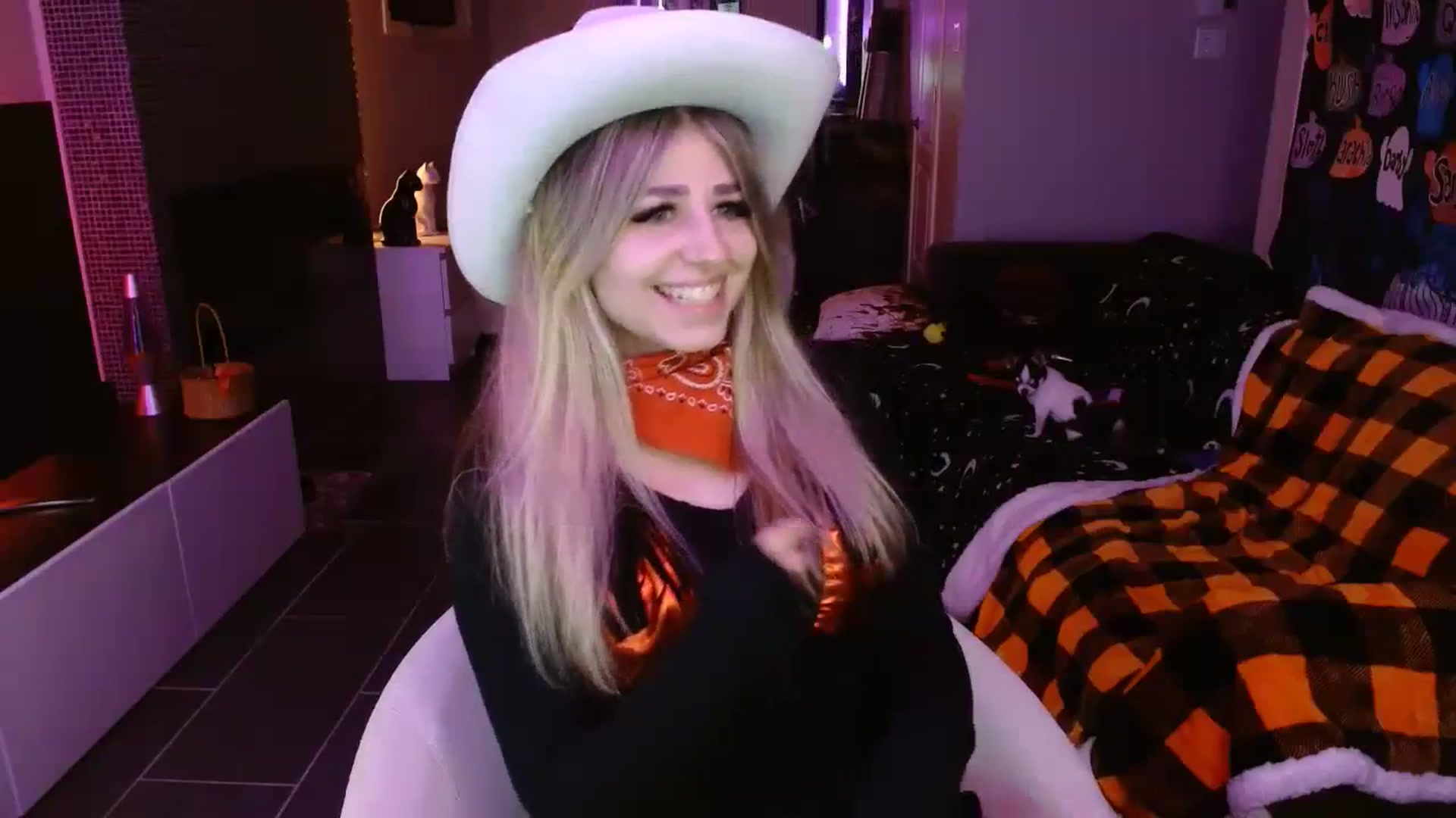 Gallery image thumbnail from Serafina's myfreecams stream on, 10/28/2023, 03:03 image 14 of 20