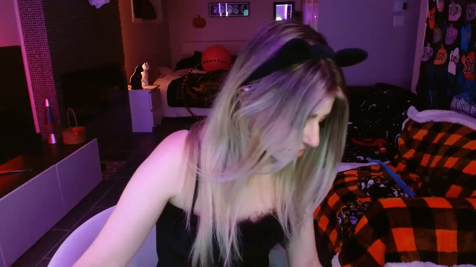Gallery image thumbnail from Serafina's myfreecams stream on, 10/29/2023, 04:06 image 6 of 20