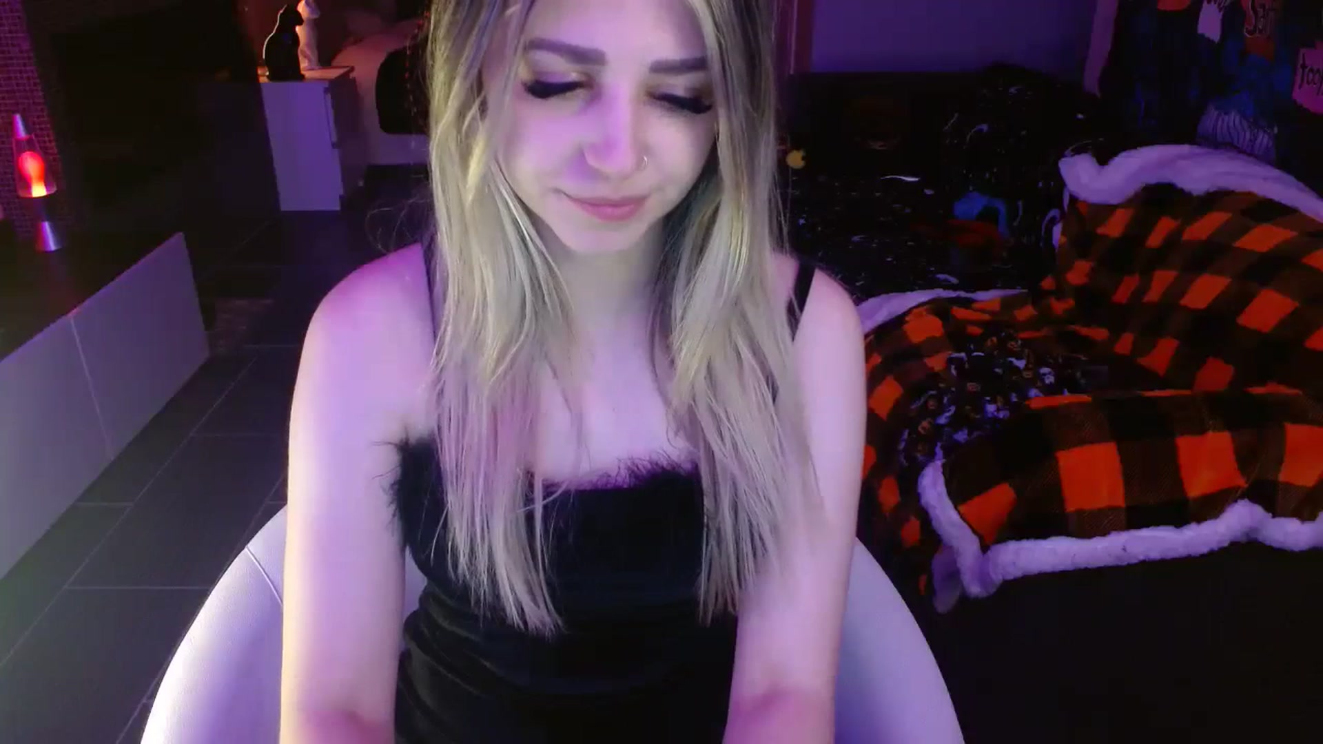 Gallery image thumbnail from Serafina's myfreecams stream on, 10/29/2023, 06:36 image 7 of 20