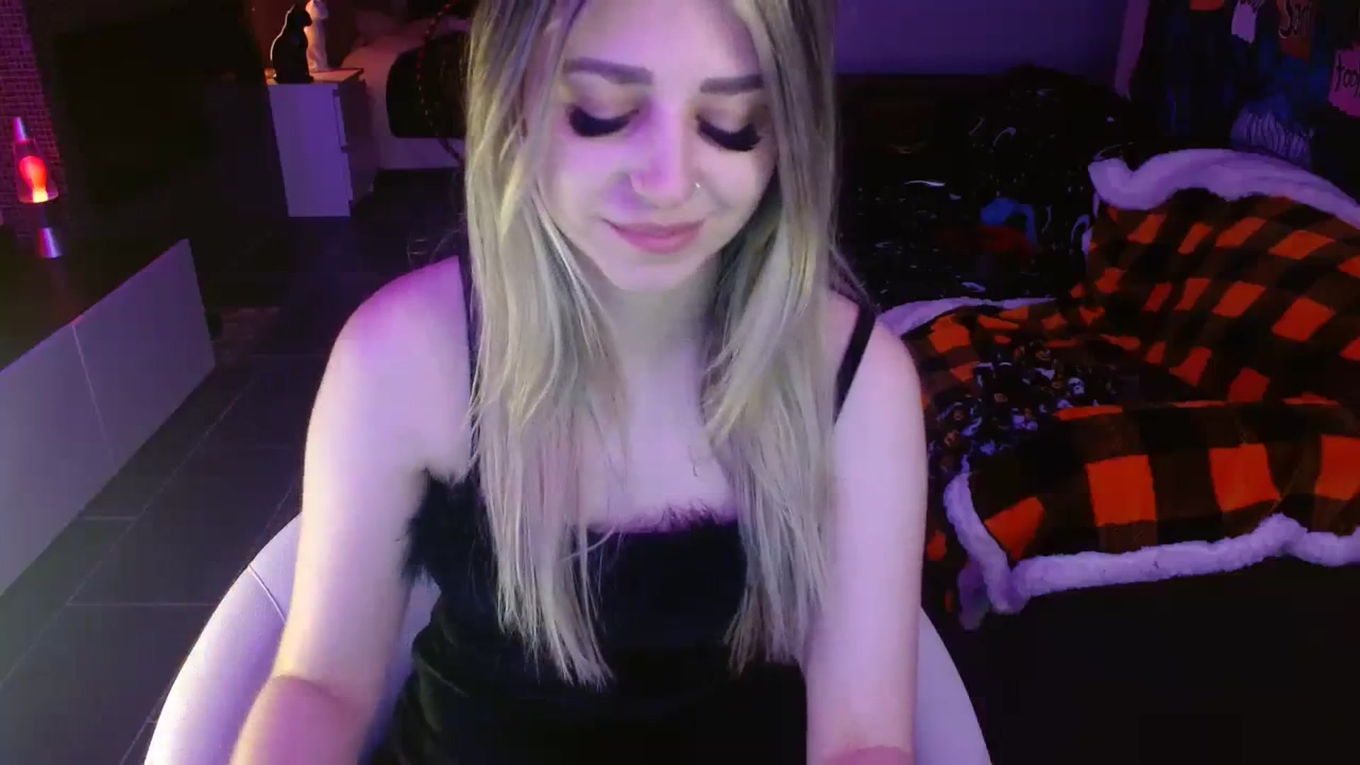 Gallery image thumbnail from Serafina's myfreecams stream on, 10/29/2023, 06:36 image 6 of 20