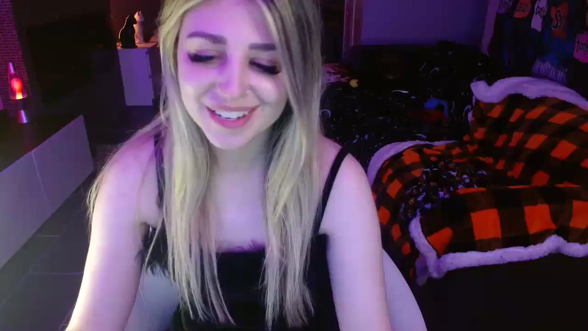 Gallery image thumbnail from Serafina's myfreecams stream on, 10/29/2023, 06:36 image 20 of 20