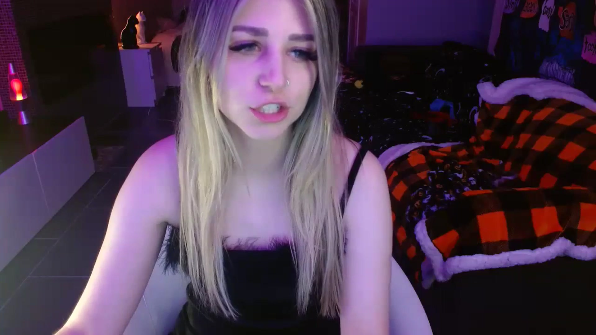 Gallery image thumbnail from Serafina's myfreecams stream on, 10/29/2023, 06:36 image 17 of 20